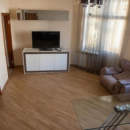 Two Bedroom Apartment With Balcony เคียฟ ภายนอก รูปภาพ