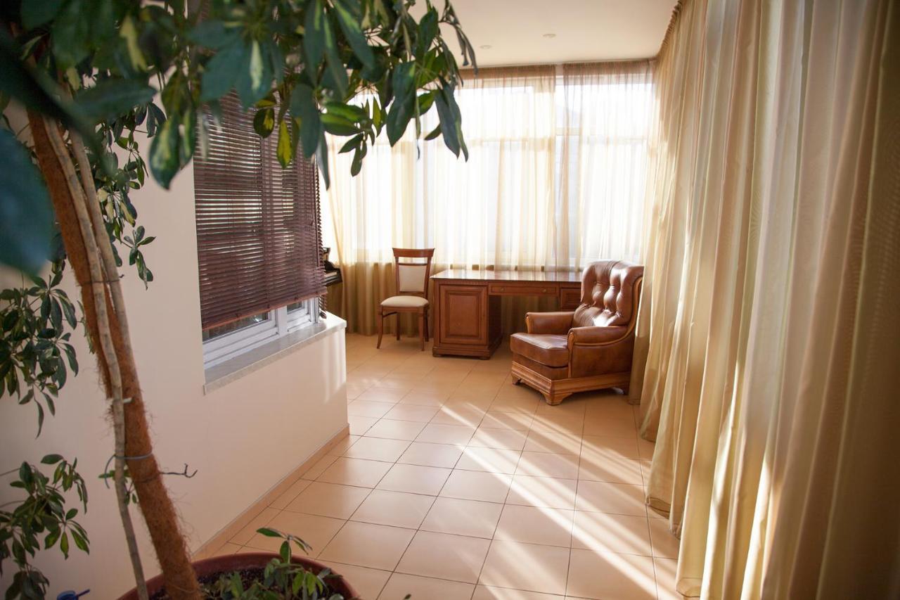 Two Bedroom Apartment With Balcony เคียฟ ภายนอก รูปภาพ