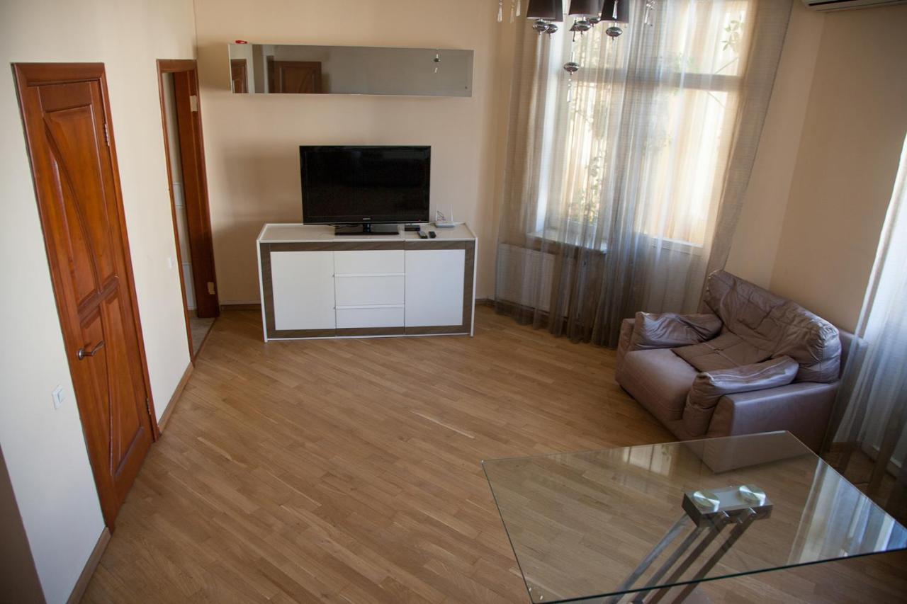 Two Bedroom Apartment With Balcony เคียฟ ภายนอก รูปภาพ