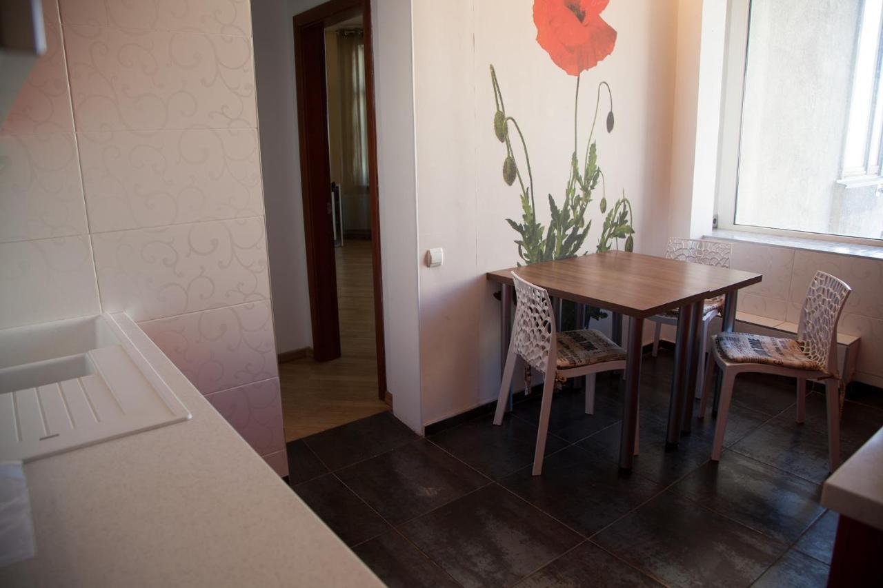 Two Bedroom Apartment With Balcony เคียฟ ภายนอก รูปภาพ