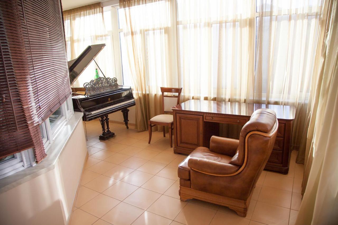 Two Bedroom Apartment With Balcony เคียฟ ภายนอก รูปภาพ