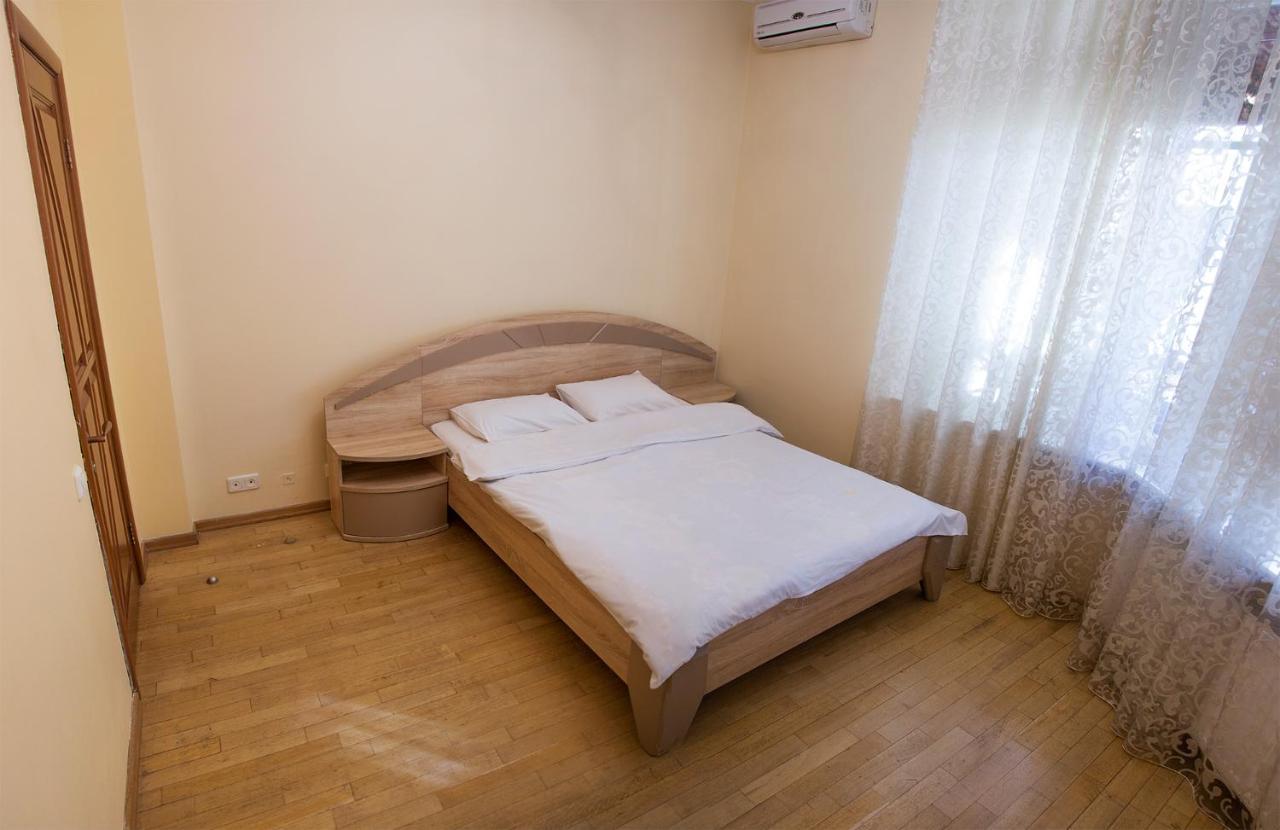 Two Bedroom Apartment With Balcony เคียฟ ภายนอก รูปภาพ