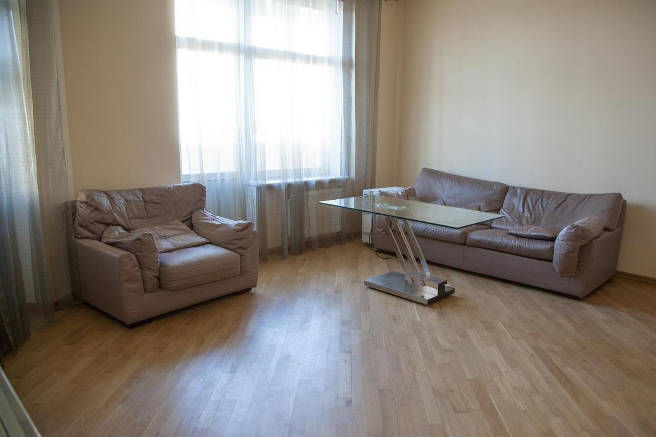 Two Bedroom Apartment With Balcony เคียฟ ภายนอก รูปภาพ
