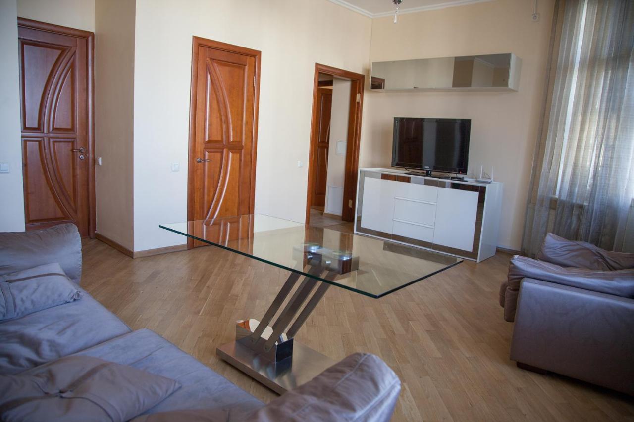 Two Bedroom Apartment With Balcony เคียฟ ภายนอก รูปภาพ